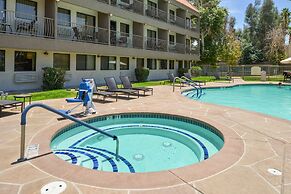 Holiday Inn Express Palm-Desert by IHG