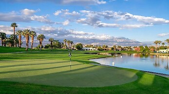 Holiday Inn Express Palm-Desert by IHG