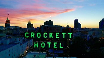 Crockett Hotel