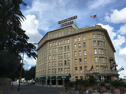 Crockett Hotel