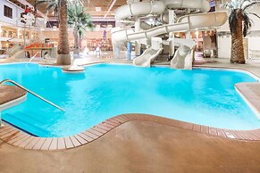 Ramada Tropics Resort & Conf Center by Wyndham Des Moines