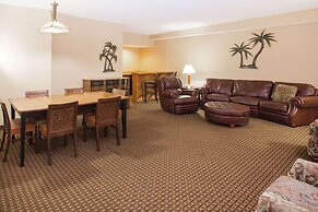 Ramada Tropics Resort & Conf Center by Wyndham Des Moines