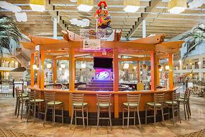 Ramada Tropics Resort & Conf Center by Wyndham Des Moines