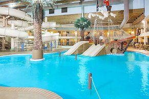 Ramada Tropics Resort & Conf Center by Wyndham Des Moines