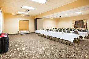Ramada Tropics Resort & Conf Center by Wyndham Des Moines