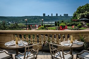 Fairmont Hotel Macdonald