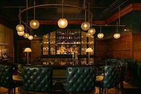 Fairmont Hotel Macdonald