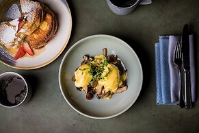 Fairmont Hotel Macdonald