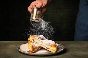 Fairmont Hotel Macdonald