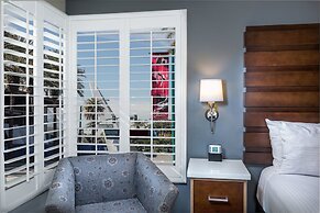 Desert Palms Hotel & Suites