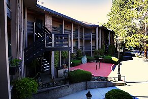 Coachman Inn & Suites