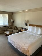 Coachman Inn & Suites