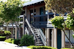 Coachman Inn & Suites