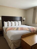 Coachman Inn & Suites