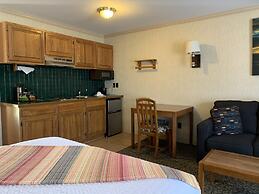 Coachman Inn & Suites