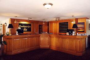 Coachman Inn & Suites