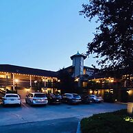 Coachman Inn & Suites