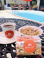 Coachman Inn & Suites