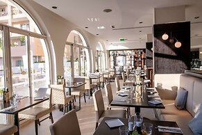 Columbus Hotel Monte-Carlo, Curio Collection by Hilton