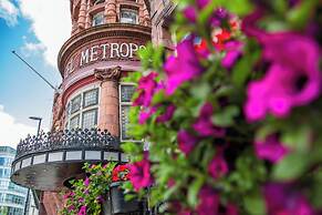 The Met Hotel