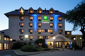 Holiday Inn Express Boston - Waltham, an IHG Hotel