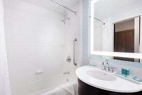 Holiday Inn Express Boston - Waltham by IHG