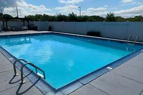 Comfort Inn & Suites Pottstown Eastern Gateway