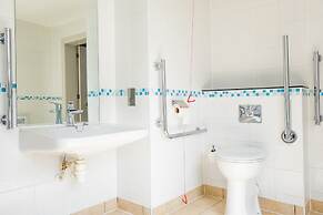Holiday Inn Farnborough by IHG