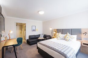 Holiday Inn Farnborough by IHG