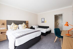 Holiday Inn Farnborough by IHG