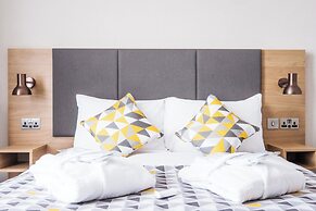 Holiday Inn Farnborough by IHG