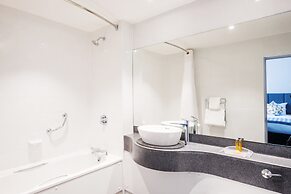 Holiday Inn Farnborough by IHG