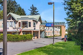 Motel 6 Surrey, BC