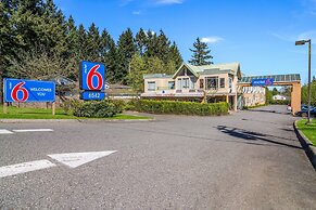 Motel 6 Surrey, BC