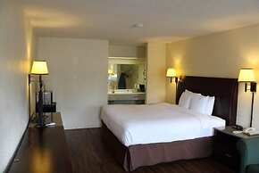 Days Inn & Suites by Wyndham Marshall