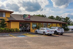 Executive Inn & Suites