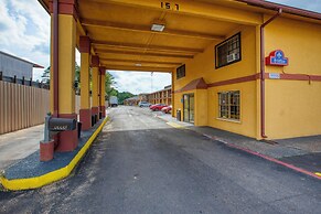 Executive Inn & Suites