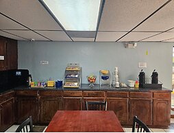 Days Inn & Suites by Wyndham Marshall