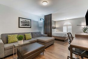 Best Western Plus Hilltop Inn