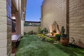 Best Western Plus Hilltop Inn