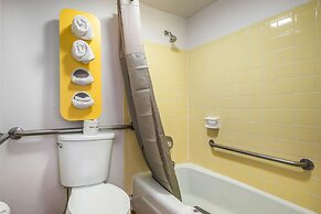 Motel 6 Madison, WI - East