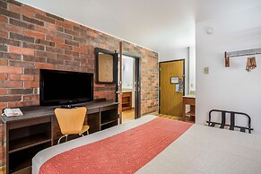 Motel 6 Madison, WI - East