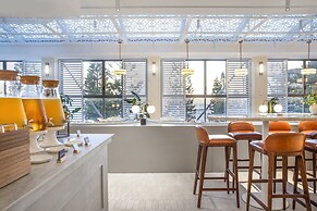 Crowne Plaza Sydney Coogee Beach by IHG