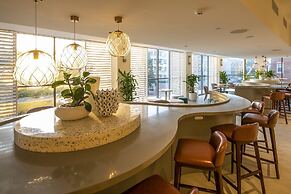 Crowne Plaza Sydney Coogee Beach by IHG