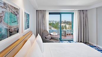 Crowne Plaza Sydney Coogee Beach by IHG