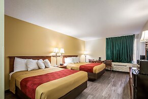 Econo Lodge Inn & Suites