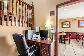 Econo Lodge Inn & Suites