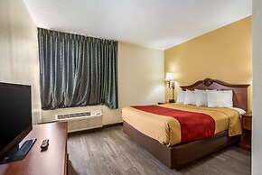 Econo Lodge Inn & Suites