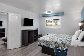 Travelodge by Wyndham Lemoore Near Naval Air Station