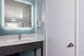 Travelodge by Wyndham Lemoore Near Naval Air Station